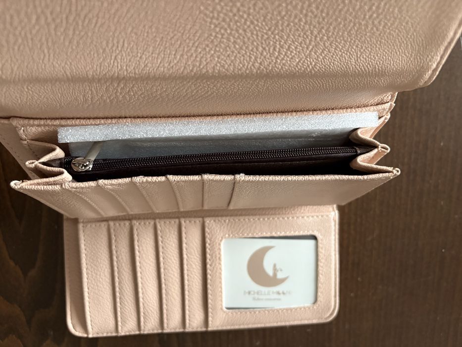 Ново дамско портмоне