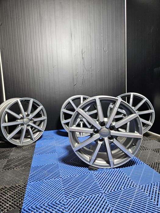 Vând jante r18 Audi 3 Originale