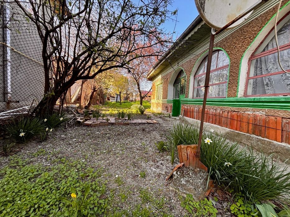 Teren intravilan plus casa batraneasca