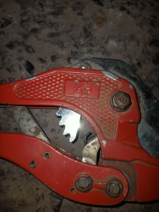 Ножницы для пластиковых труб