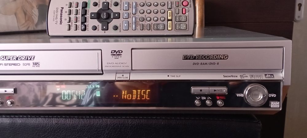 Panasonic VHS-DMR E75V DVD Записвачка!