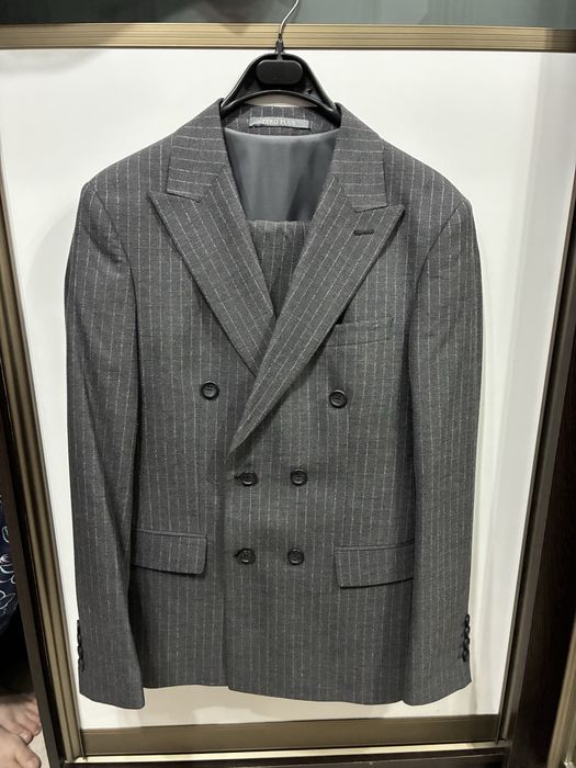 Продам костюм тройка