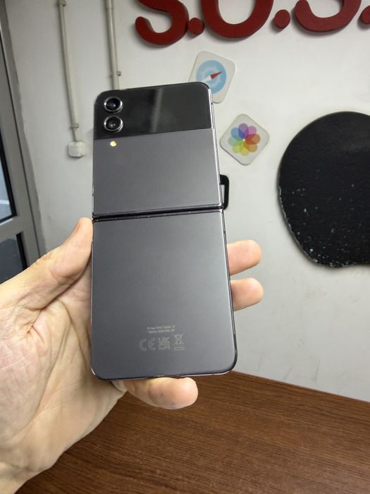 Vand Samsung Z Flip 4 128Gb black