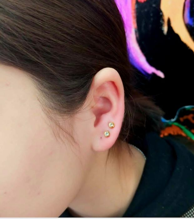 Прокол ушей, пирсинг, с выездом на дом.