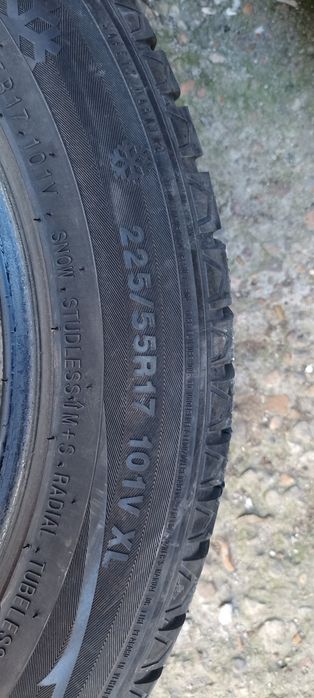 Гуми 225 55 17  с предпазен борд