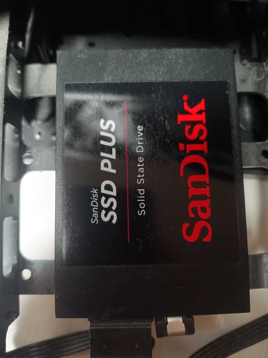 PC Ryzen 7 3700X, placă video GTX 1660, 32 GB RAM și SSD de 2 TB