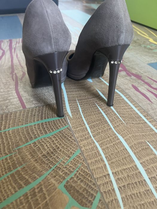 Елегантни обувки и сандали