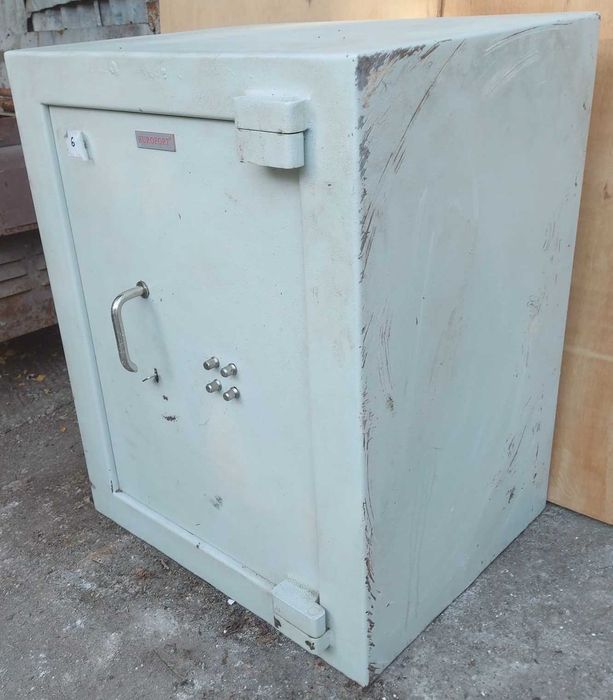 Seif metalic Burofort ideal pentru firmă, birou sau atelier; Dulap metalic