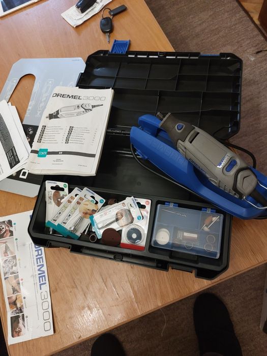 Se vinde unealtă multifuncțională  de înaltă precizie  DREMEL 3000