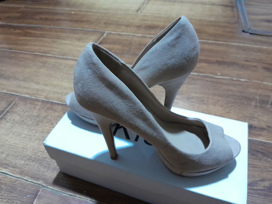 Продаются туфли .