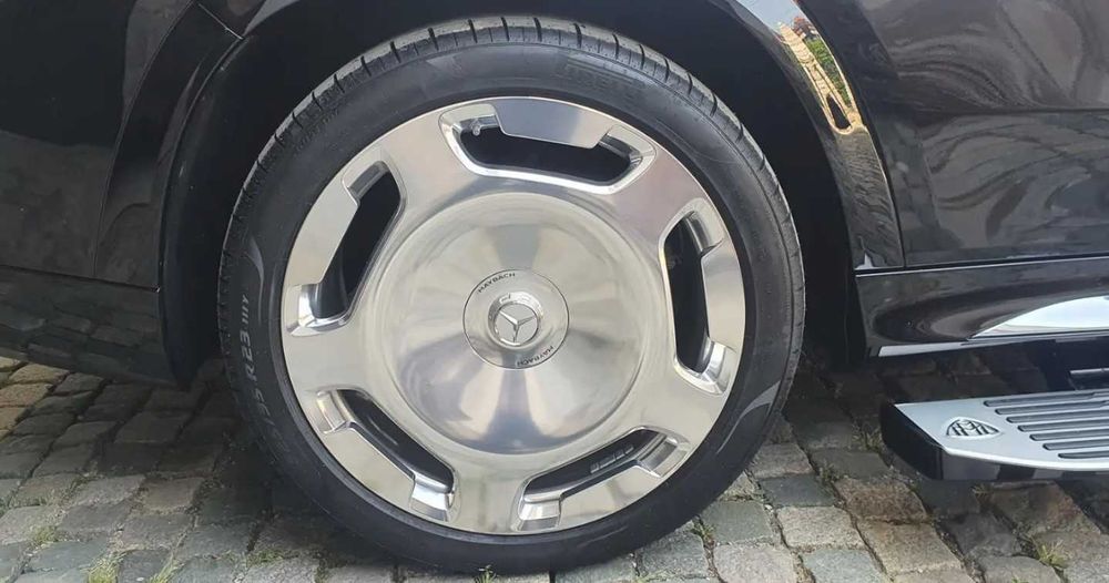 Кола под наем Mercedes GLS 600 Maybach за абитуриентски бал
