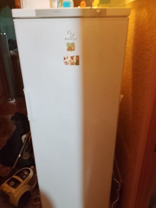 Продам морозильную камеру
