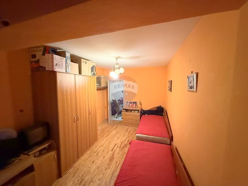 Продава се Тристаен апартамент в Варна, Спортна зала - 6927 кв.м за 16 €/кв.м - Снимка #4