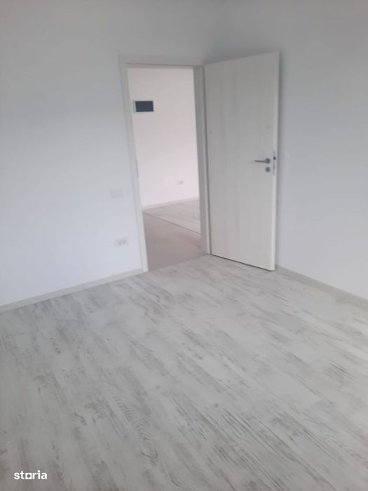 Apartament 3 camere decomandat, 44mp curte proprie, metrou Berceni
