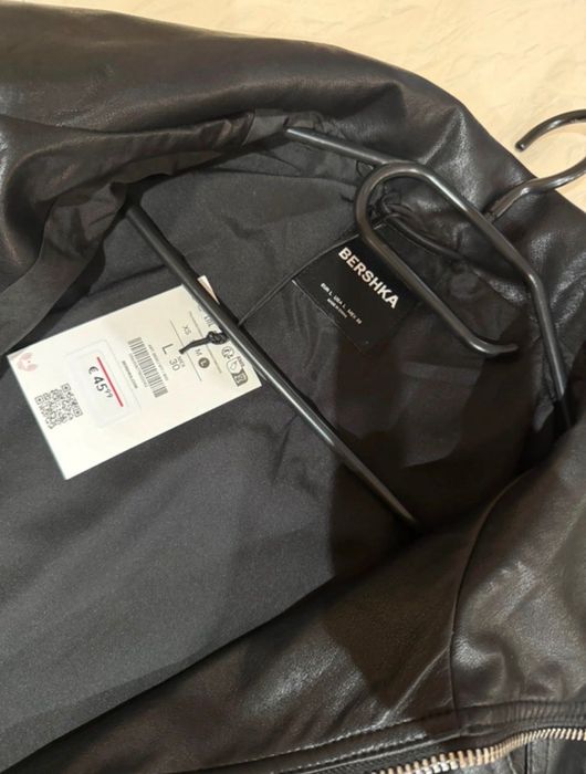 Geacă din piele ecologică neagră – Bershka