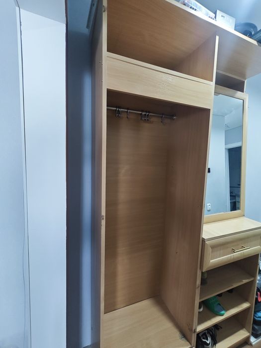 Бесплатно отдам мебель для прихожей