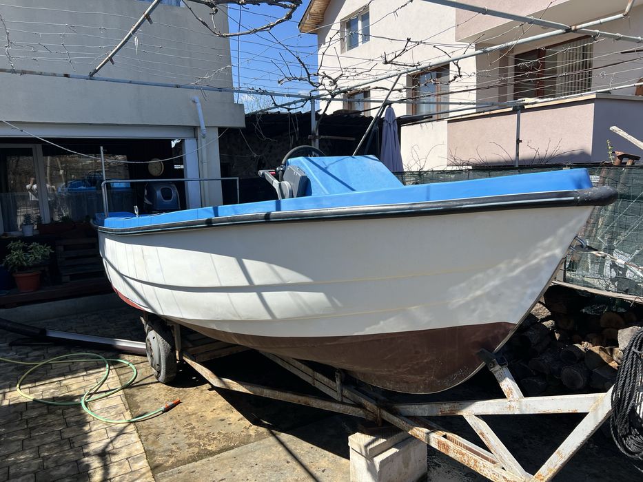 Продавам лодка