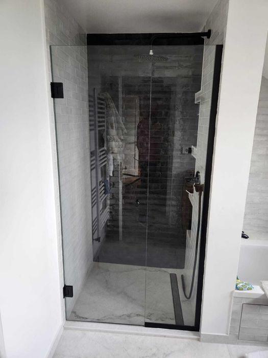 Sticlă securizată, cabine de duș, balustrade din sticlă pentru terase și scări, oglinzi, terenuri sport ( padel ,padbol ) - producție și instalare