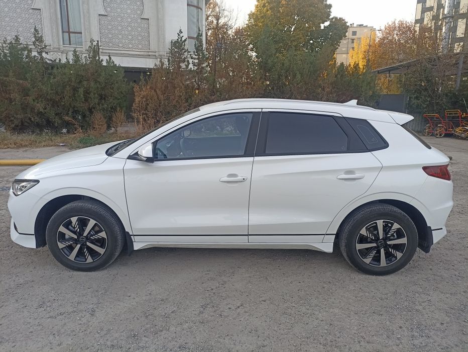 BYD e2 2025 sotiladi