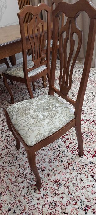 Стол со стульями