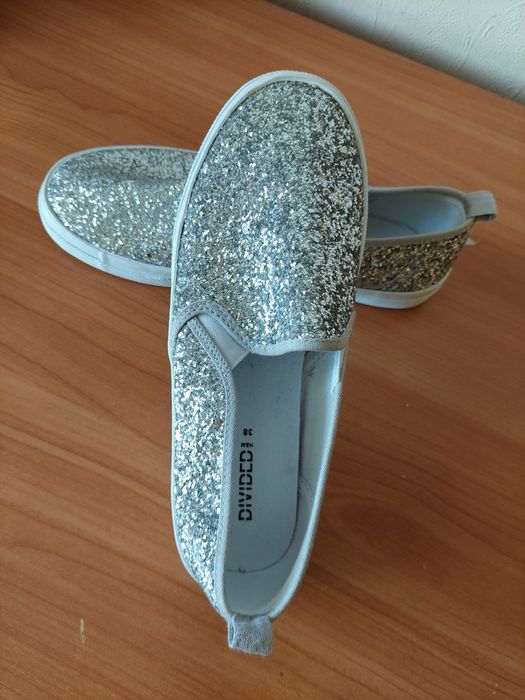 Чисто  нови  обувки