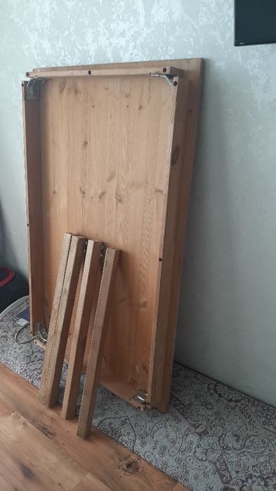 Стол деревянный, со съемными ножками