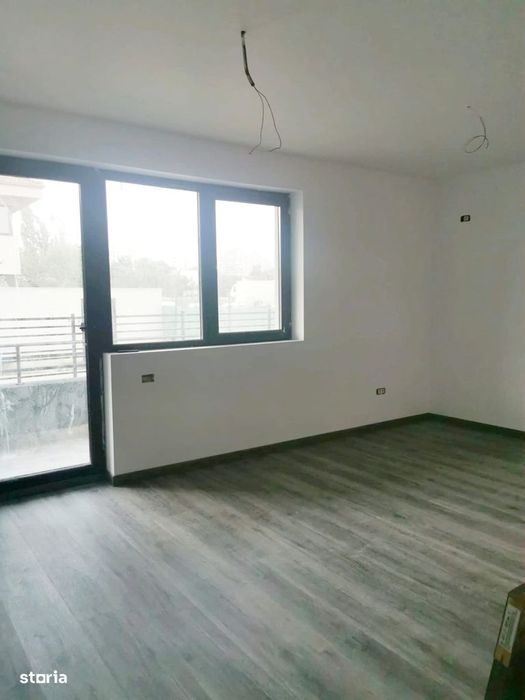 Vand apartament 3 camere cu gradina mare