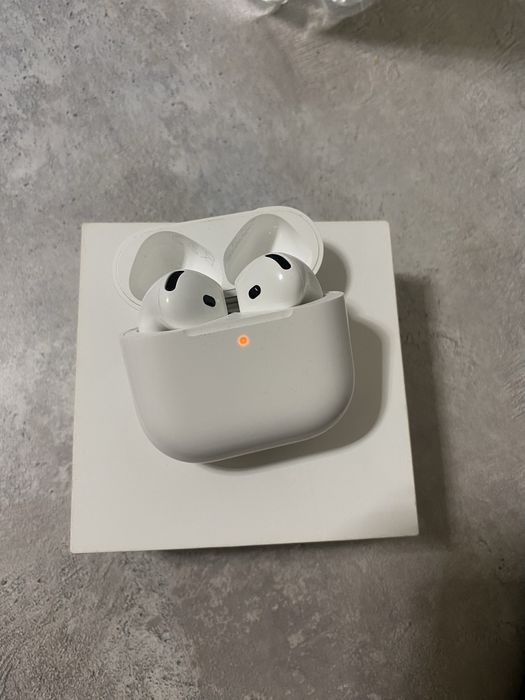 Продаю Air Pods 4