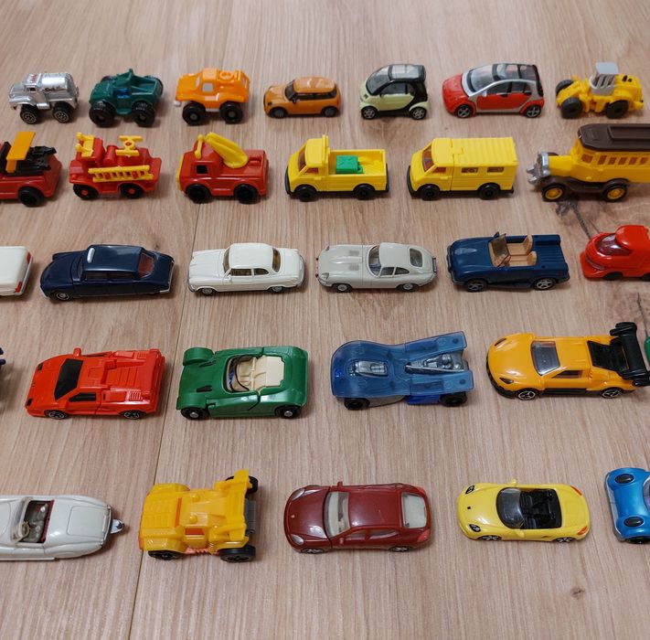 Киндер играчки колички