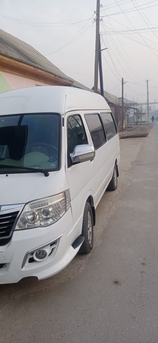 Автомобил Кинг Лонг минивен