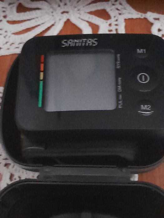 Aparat tensiune Tensiometru Sanitas SBC30 la încheietura mâinii