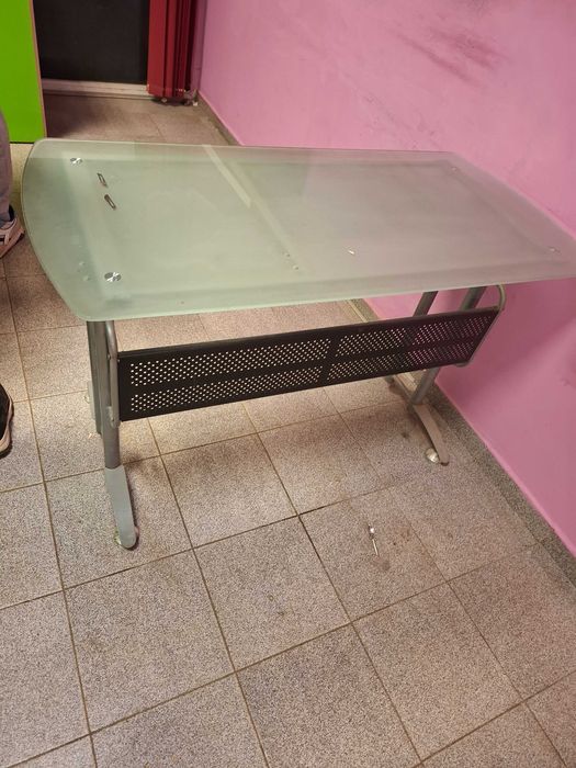 Кухненски шкафове с плот гланц  и бюро