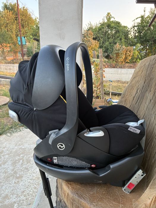 Cybex Cloud Q стол за кола с izofix база