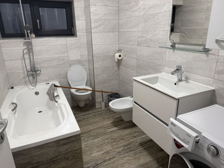 Inchiriez apartament Rovine