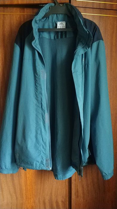 Куртка ветровка .
