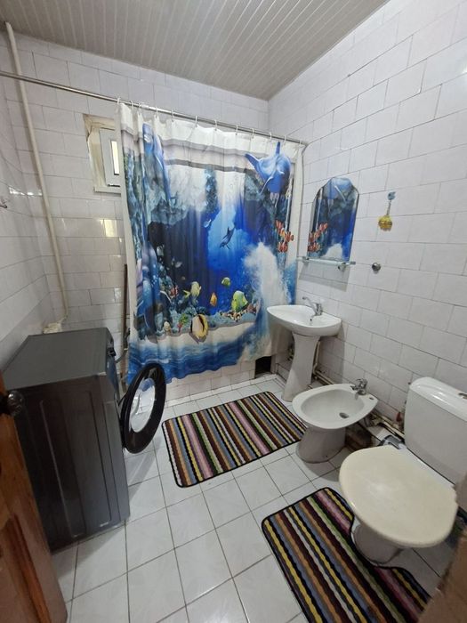 Юнусабад- 4 квартал 2/2/4 77 серия кирпич 54м2 ор-тир Бейуглу