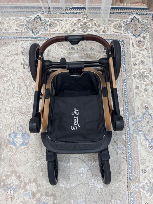 Продам коляску универсальную 3 в 1