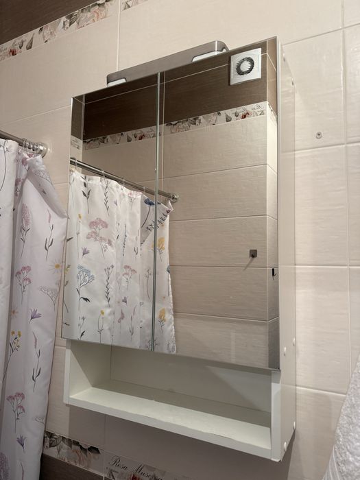 Продам зеркало шкаф в ванную