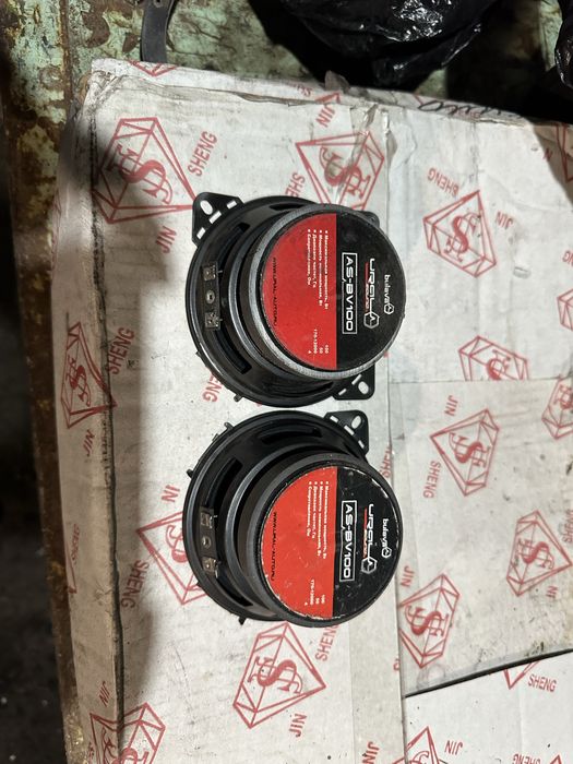 Продам запчасти на 124 мерседес.