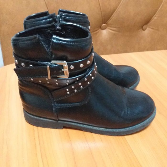 продам ботинки для девочки,размер 34, б/у,цена 4000тенге