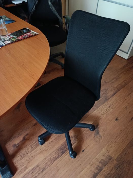 Офис стол в черен цвят