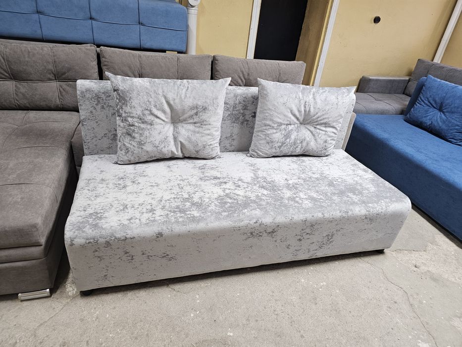 Продам стол и стулья тумба стол и т.д