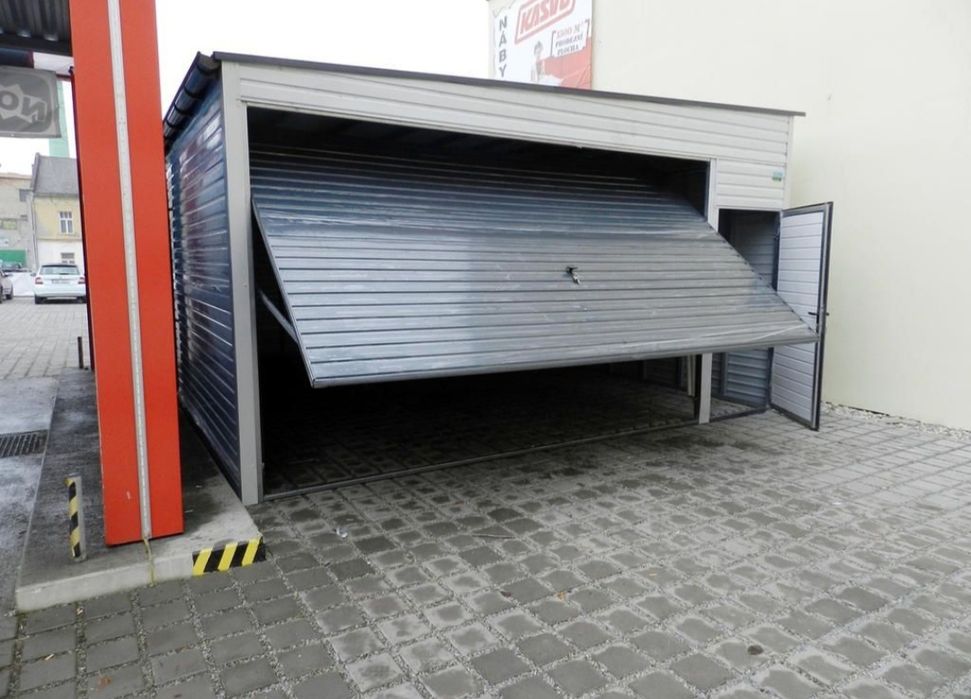 Vand garaje pe structura metalica