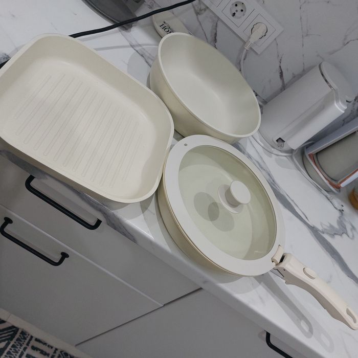 Продам набор сквородок.