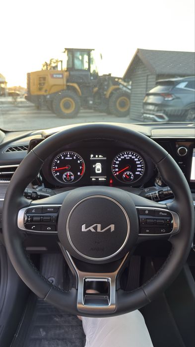 Срочна янги Kia K5 4Позиця 2 матор 2023га 2024 сотилади