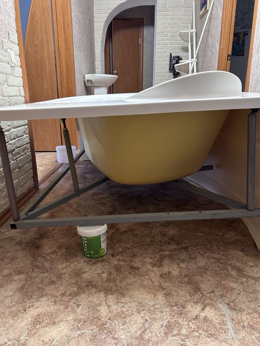 Продам ванну акриловую б/у