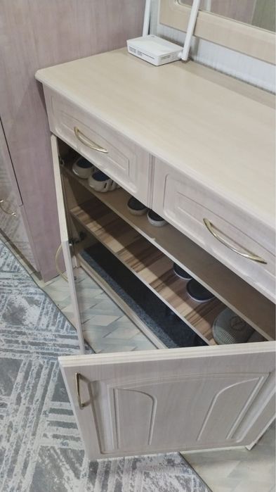 Обувница с зеркалом