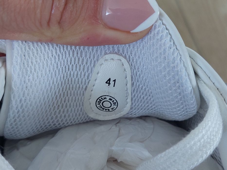 LOVE Moschino Оригинални бели кецове н.42