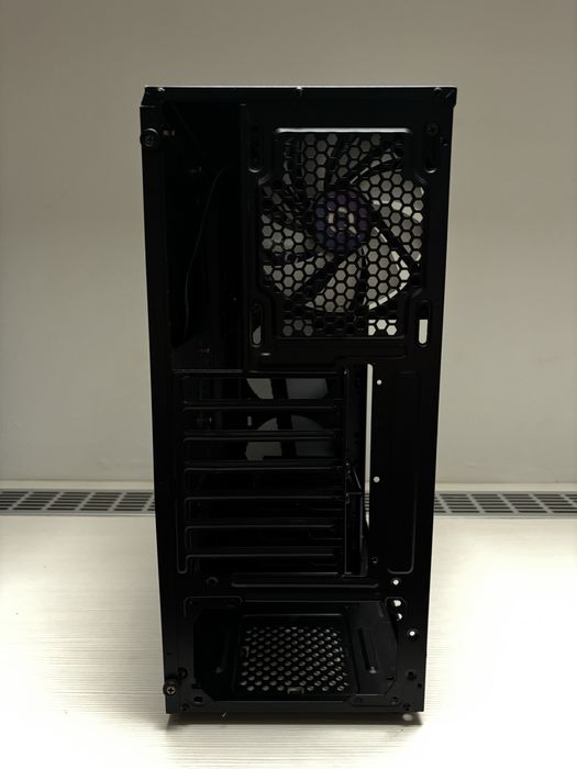 Carcasă PC nJoy Motion cu RGB – airflow bun, ideală pentru gaming