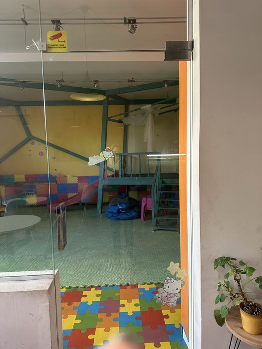 Витрина стъкло и врата